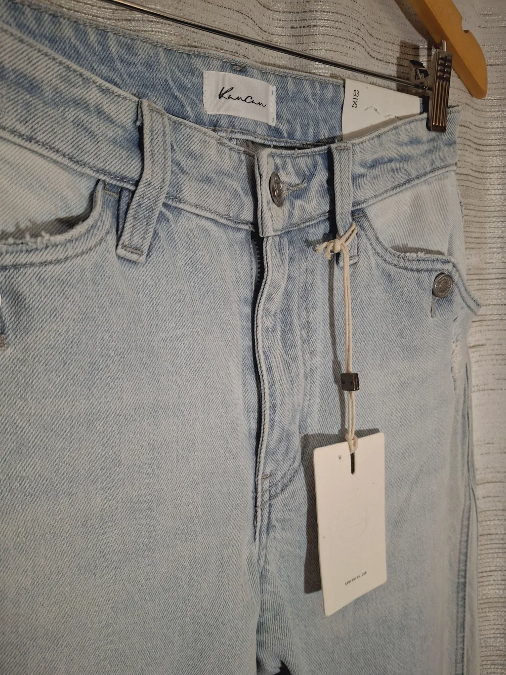 KanCan Light Blue Straight-Leg Women’s Jeans 03/25 NWT